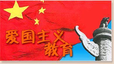 居民楼顶养鸽子气味太重！执法人员耐心劝诫并清理现场